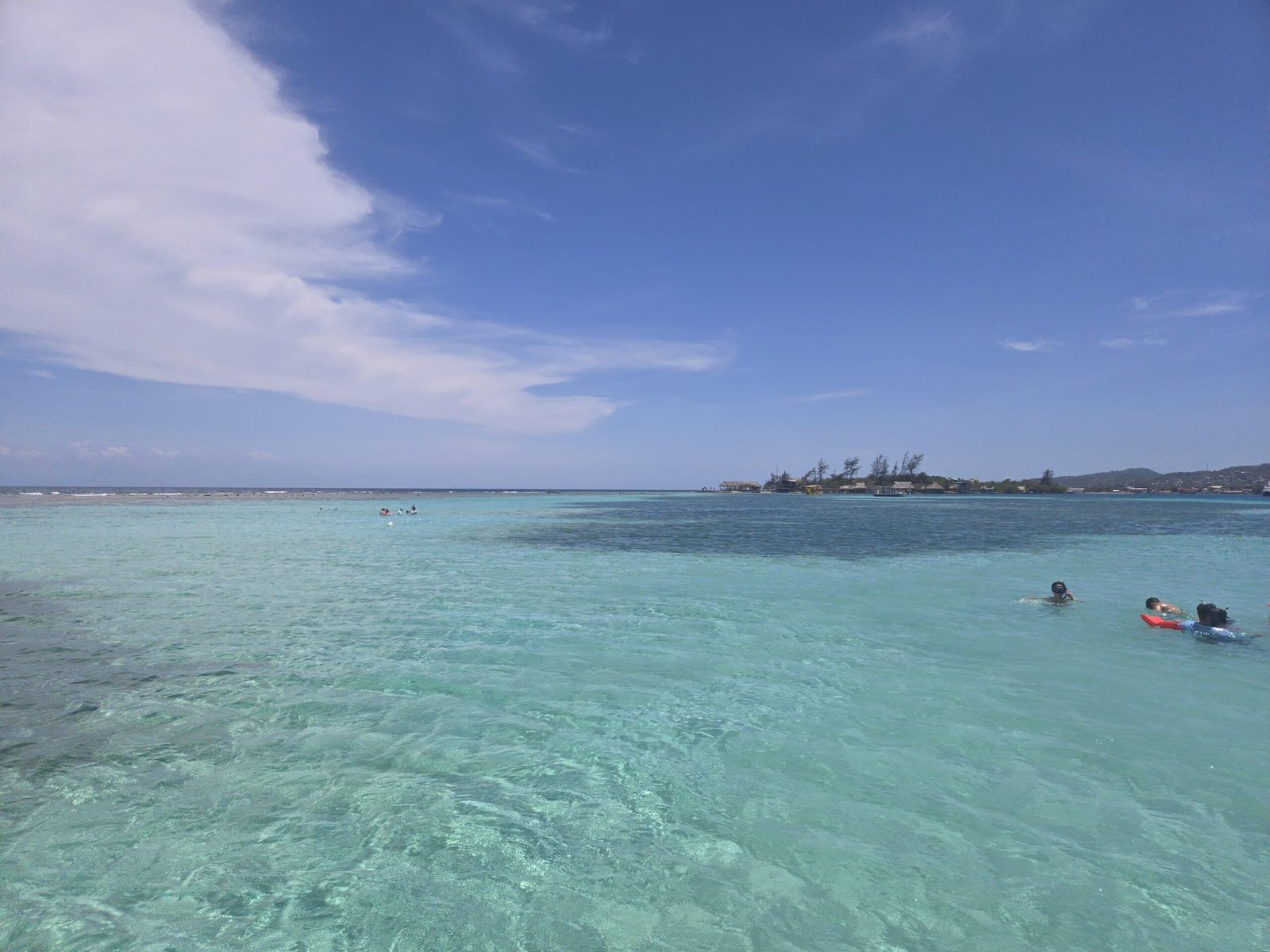 Real customer photo from Nahomy Tours - Snorkeling Adventure in the Roatán Reef - Item 3
