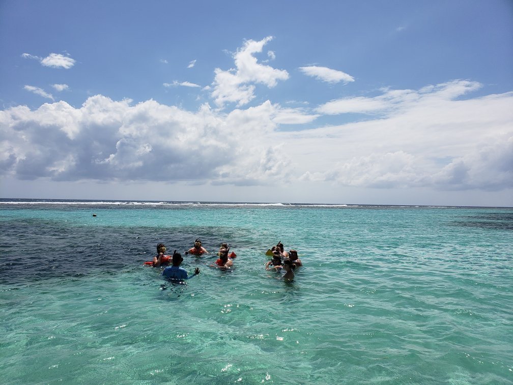 Real customer photo from Nahomy Tours - Snorkeling Adventure in the Roatán Reef - Item 18
