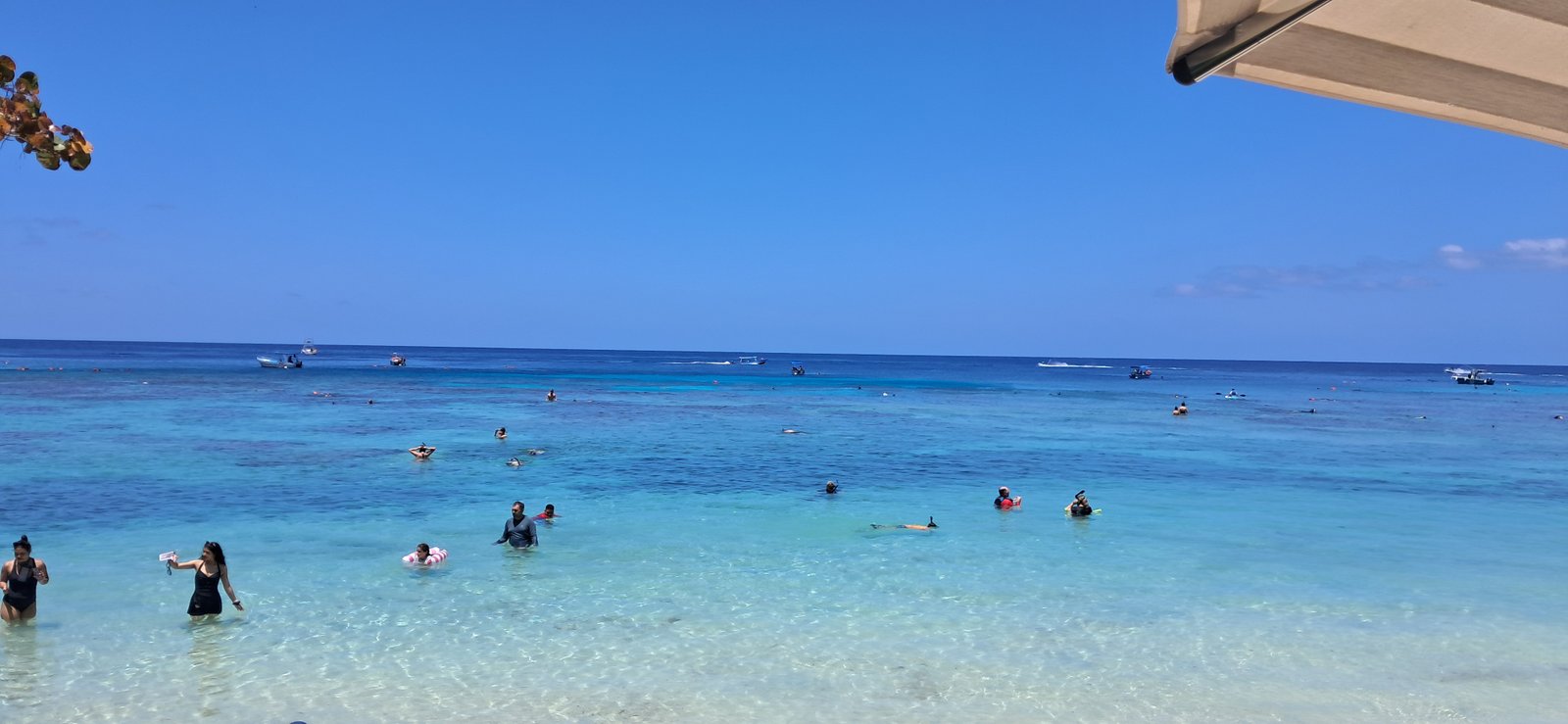 Real customer photo from Nahomy Tours - West Bay Beach Day with Lunch Included - Item 2